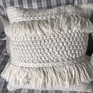 Knit throw pillow